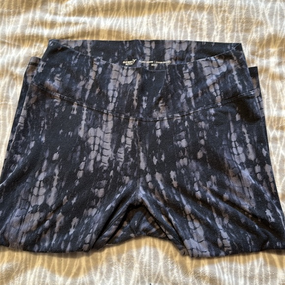 Old Navy Women’s Balance Leggings - Picture 4 of 4